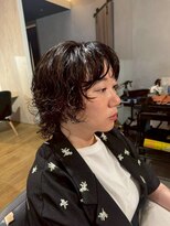 シーン バイ ラッド(SCENE by RAD)&nbsp;くびれショートのレイヤーカールヘアスタイルショートボブ艶感