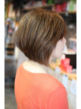 オーバーキャプテンネイキッド(OVER CAPTAIN NAKED) バングレスラウンドボブ（秋向けボブ）