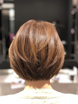 カミノア 銀座店(CAMINOIA) 30代40代脱白髪染めハイライトカラーミニボブクールショート