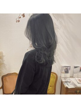 マウロア(MAULOA) "ブルーブラック×レイヤーカット"  ayumi