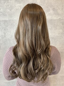 ノア(noa) ゆるふわウェーブ/マロンベージュ/アースカラー/レイヤーロング