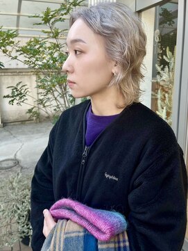 ザレミー(THE REMMY) ショートウルフ/ホワイトベージュ/ウルフカットウェーブスタイル