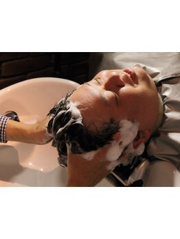 メンズにもオススメ◎頭皮の汚れを落とし清潔感UP！頭皮ケアで髪も心もリラックス♪炭酸スパも人気☆