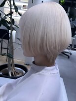 ステア ケース(stair case)&nbsp;ハイトーンホワイトカラーふんわりボブ韓国