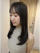 シェリ(Cheri) ぷつっとラインのレイヤーカットと透明感ブルーグレージュ