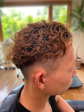 タイム(Thyme) 極道パーマ風スタイル