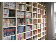 ヨムニノクチ(YOMUニノ口)の雰囲気（季節を感じるドリンクと漫画）