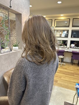 ウニレ バイ センス(unire by sense) 海外風レイヤースタイル×ブロンドベージュカラー