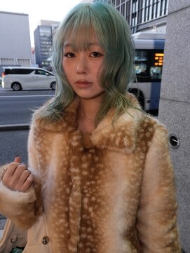 ピア ヤクイン(Pia Yakuin) レイヤーカット/寒色カラー/ハイトーン