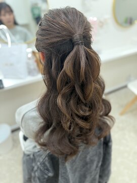 エム(m.) ハーフポニーテール