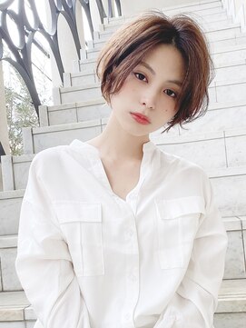 アンド ストーリーズ(&STORIES) 大人可愛い外ハネボブアッシュブラウンフォギーベージュ30代40代