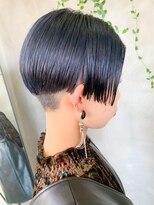 テトヘアー(teto hair)&nbsp;ハンサムショート 、刈り上げ、ネイビーカラー、前下がり