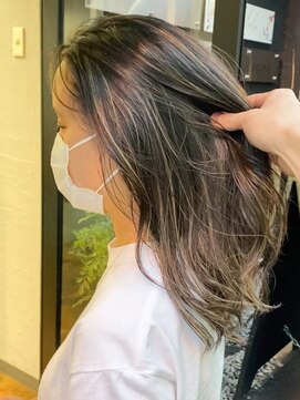 ノラ ウメダ(NORA UMEDA) 【NORA UMEDA 高木】大人可愛いグレー細い外国人風ハイライト