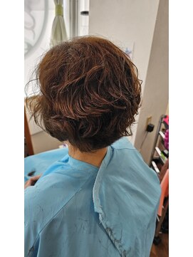 レリビー アウラ(LELiBE_'aula) ウェーブヘアー