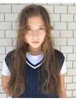 タス(tas)&nbsp;ロングウェーブの柔らかヘア