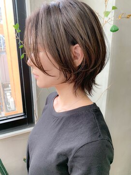 テトヘアー(teto hair) ウルフカット、ハンサムウルフ、グレージュ、ブリーチオンカラー