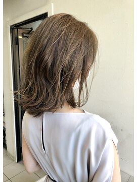 ペネロープ(Penelope) ［新宿］ミディアムレイヤー/極細ハイライト/ベージュ系