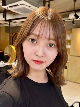 ティア(Tia.) (韓国風/くびれヘア/ミディアムヘア/前髪/サイドバング/小顔)