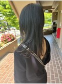 裾カラーでちょっとエッジの効いたレイヤースタイル