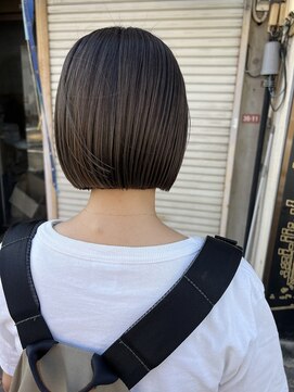 イイナヘアガレージ(117) 【117hairgarage】イメチェン_シンプルボブ_オリーブカラー