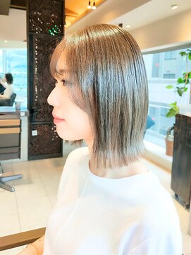 ヘアリゾート粋 ティガ 池袋店(tiga) ミディアムボブ/外ハネ/透明感カラー/フォギーグレージュ