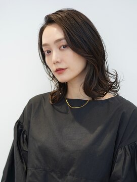 アイスバーグ(eyesburg) 外ハネくびれミディ艶髪ネイビーグレーアッシュブラック大人美人