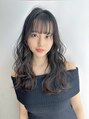 ジェニーバイメノン(JENNIE by Menon)&nbsp;顔周りにレイヤーを入れてゆるふわのヘアスタイルも大人気です♪