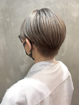 ホワイトベージュ×ベリーショート