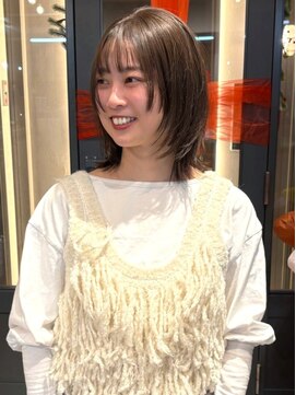 アトリエ(atelier.) 顔周りカット レイヤー ボブ アッシュカラー 透明感カラー