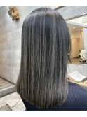 【ストレートで魅せる、明暗ハイライトデザイン】