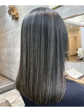 サロン ド クレア(salon de CLEA) 【ストレートで魅せる、明暗ハイライトデザイン】