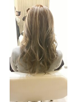 インプルーヴ アートスタイルヘアー(imProve Art style hair) 外国人風グレージュ☆ハイライト&ローライトヘアー♪