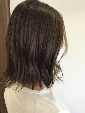 アリー(Ari-) 外ハネベージュ