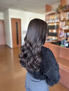 スタジオフィット(STUDIO FITTO) ・ブリーチ後チェンジカラーダークグレーロングヘア・