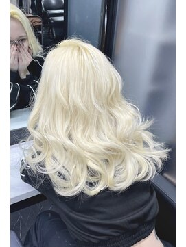 リア 大阪梅田(Ria) 韓国ヘア×ホワイトブロンド