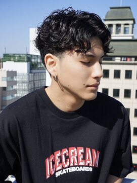 ウェイビーエフティフィフス 横浜西口(WAVEY ft.fifth) スペインカールラルフカールラフカールスキンフェードカット横浜