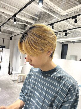 キートス(Kiitos) 前下がり毛流れスタイルブロンドカラー
