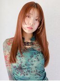 オレンジブラウンのストレート顔周りレイヤー小顔見え