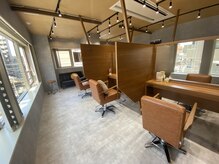 ブレス 横浜(bless)の雰囲気（各席仕切りがあるのでお隣を気にせずお過ごしいただけます♪）