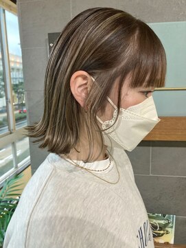 イロプラスソイ(iro + soi) ▲ホワイトベージュハイライト×切りっぱなしボブ▲