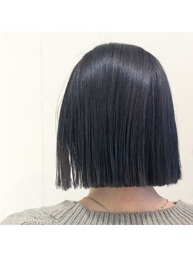 アルマラ(AR.MARA) 【AR.MARA】ブルーブラック × 切りっぱなしボブ