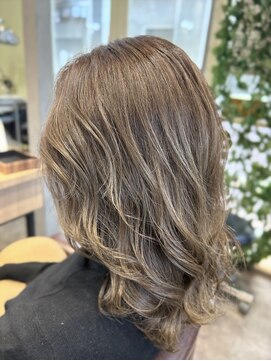 ビースリー ロア 春カラー 2023.4/6