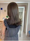 オリーブグレージュ×ゆったりレイヤー