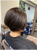 人気スタイル！顔まわり長めショートボブ