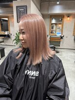 サニー 渋谷(SUNNY) コーラルピンク、ダブルカラー、切りっぱなしボブ、ケアブリーチ