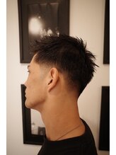 【スキンフェード】目を引く清潔感。スーツが映える男の身だしなみ