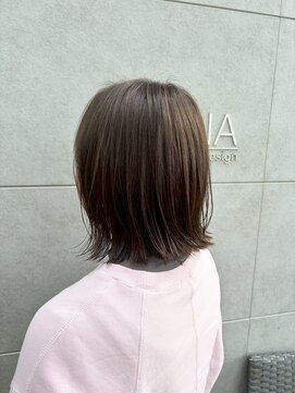 ハナバイリズ(HANA by RIZ) 切りっぱなしボブとオリーブベージュ