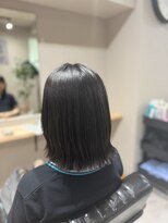 アンビス(1bis) 結べる長さで楽しむ外はねくびれボブ