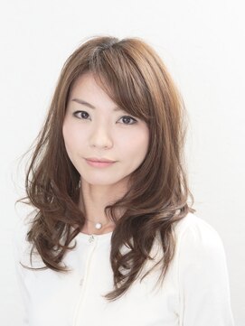 アンベリール(embellir) 大人可愛いナチュラルウェーブスタイル