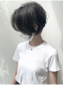大人黒髪ハンサムショートセンターパート前髪なし20代30代40代